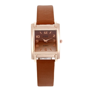 Orologio vintage da donna al quarzo quadrato con quadrante sfumato marrone e oro rosa
