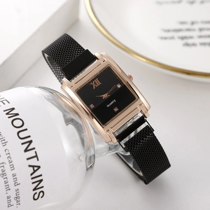 Damen Quarzuhr in Roségold mit schwarzem Zifferblatt und Magnet-Mesh-Armband
