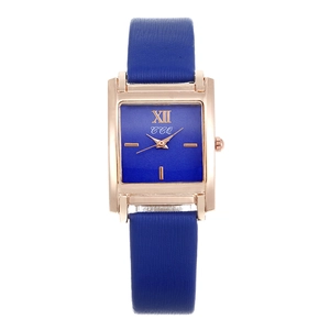 Montre à quartz carrée pour femme avec boîtier or rose et bracelet en cuir bleu