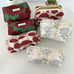 Trousses jacquard à motifs fleurs et champignons avec fermeture éclair et étiquette
