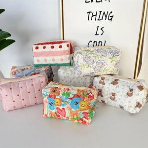 Large Capacity Quilted Makeup Bag Soft Polyester Cosmetic Pouch For Women Student Stationery Pencil Case Heart Bear Pattern