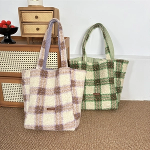 Large Capacity Plush Tote Bag Reversible Checkered Plaid Lamb Wool Casual Shoulder Bag Women Korean Style