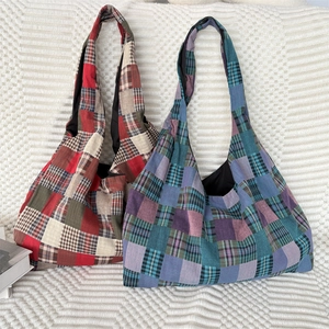 Retro plaid canvas tote bag with large capacity in red and blue patterns for daily commute