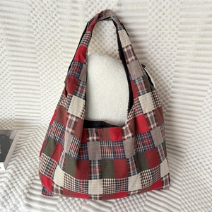 Retro plaid patchwork hobo tote bag with large capacity for daily commute and fashion