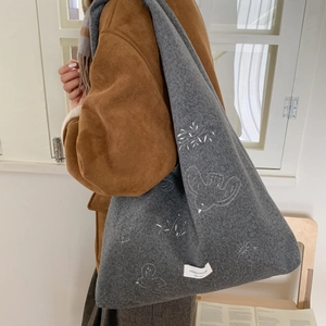 Grey felt tote bag with bird embroidery and large capacity for daily commuting