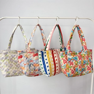 Borsa Tote Trapuntata Grande Capacità Poliestere Stampa Floreale Borsa A Mano Stile Francese Leggera Versatile Per Donne