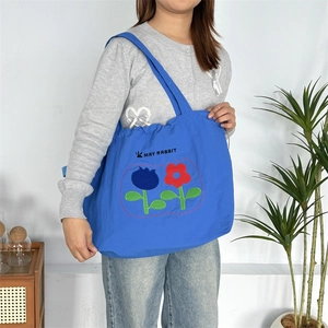 Details zur blauen Nylon-Einkaufstasche mit MAY RABBIT Blumenstickerei und großem Innenraum