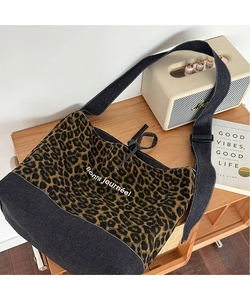 Detail of leopard print canvas and denim tote bag with Bonne journée print