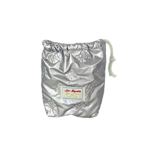 Silberne Metallic-Kordeltasche mit Schleifensteppung für Kameras und Kosmetik