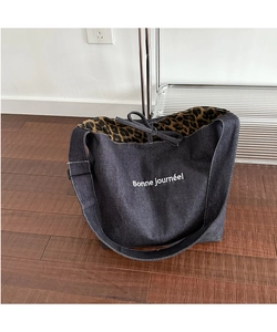 Blue denim tote bag featuring leopard print lining and Bonne journée printed text