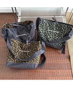 Macro shot of large leopard print tote bags in denim with Bonne journée text