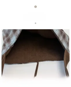Detail of corduroy lining with white Bonne journée embroidery and sturdy shoulder strap