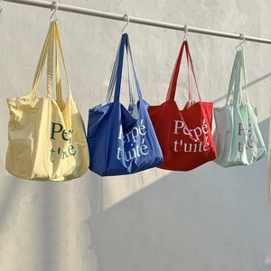 Sac Fourre-Tout En Nylon Pour Femmes Grande Capacité Imprimé Lettres Décontracté Sac À Bandoulière Avec Anses Rayées