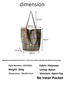 Vue détaillée des dimensions du sac cabas à carreaux et texture en polyester