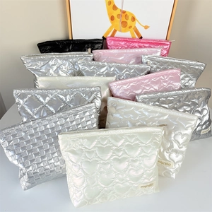 Quilted Makeup Bag Heart Bow Pattern PU Leather Waterproof Large Capacity Glossy Metallic Cosmetic Pouch Travel Organizer