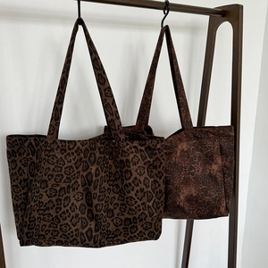 Stylish large capacity leopard print canvas tote bag with twin handles for daily commute