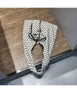 Detailed view of polka dot tote bag fabric texture and inner woven brand label