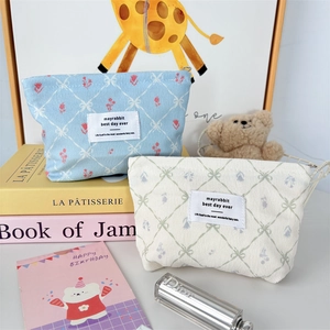 Trousse à maquillage en velours côtelé floral avec nœud mignon et fermeture zippée