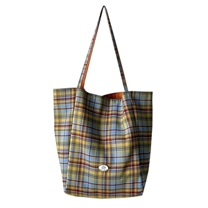 Grand sac cabas en toile à carreaux classique avec doublure contrastée et bandoulière