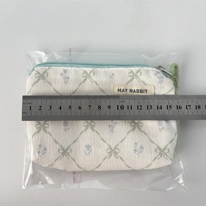 Detailed size measurement of the floral mini makeup bag with zipper showing 16.5cm width