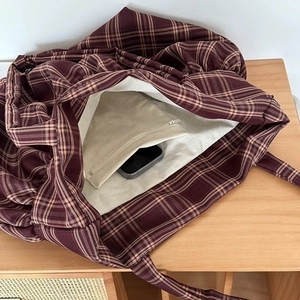 Grand sac cabas chic à carreaux rouge foncé et beige avec poche zippée intérieure