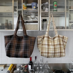 Minimalist large plaid tote bag with wide strap for casual commuting and daily shopping