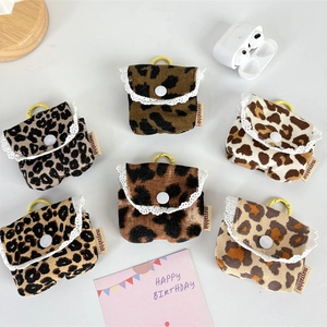 Custodia per auricolari vintage leopardata in velluto a coste con bordo in pizzo