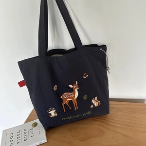 Sac fourre-tout noir en toile avec broderie d'animaux de la forêt et cordons réglables