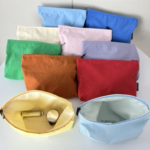 Trousses de maquillage imperméables en nylon multicolore avec fermeture éclair spacieuse