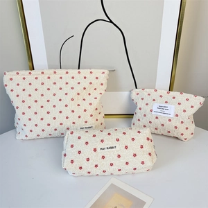 Three-piece floral makeup bag set with 3D texture and red flower embroidery