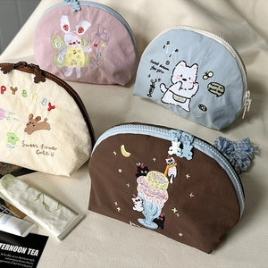 Set di pochette in nylon con ricami cartoon e cerniera a forma di orso su tessuto