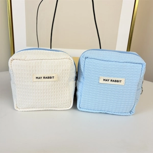 Minimalistische quadratische Mini-Aufbewahrungstaschen mit Waffelstruktur in Creme und Blau