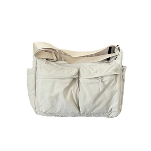 Sac bandoulière imperméable en nylon avec poches multiples et doublure rayée