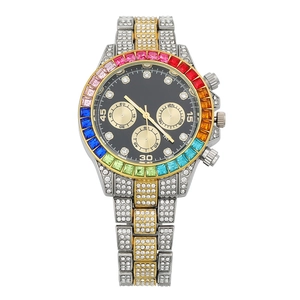 Montre de luxe en acier avec lunette arc-en-ciel et cadran pavé de diamants brillants