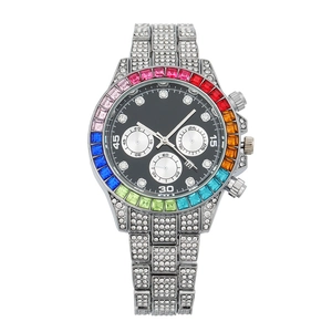 Montre de luxe argentée pour homme avec lunette arc-en-ciel et bracelet diamanté