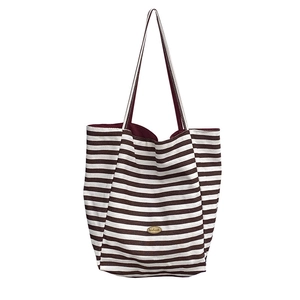 Sac fourre-tout en toile à rayures marron avec logo en métal fait à la main