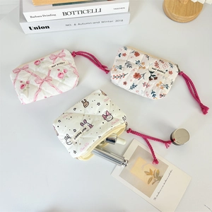 Pochette trapuntate a fiori per rossetti e piccoli cosmetici con motivi carini