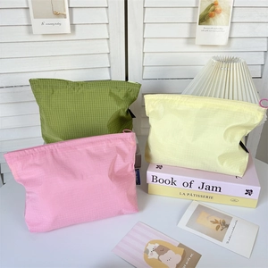 Portable nylon grid makeup bags in pink green and yellow colors for travel storage