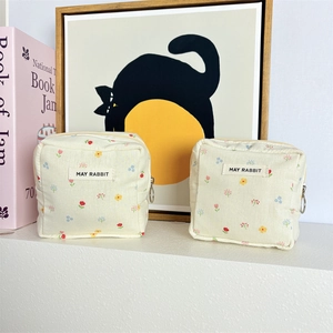 Mini trousse de maquillage carrée à motif floral avec fermeture à glissière argentée