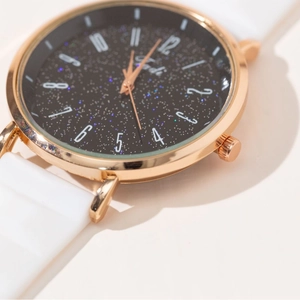 Orologio al quarzo da uomo con quadrante cielo stellato e cinturino in silicone bianco
