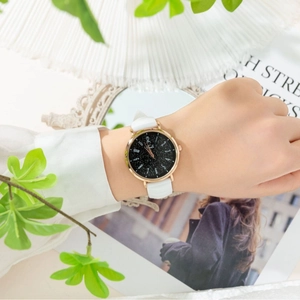 Orologio al quarzo da uomo alla moda con quadrante cielo stellato e cinturino bianco