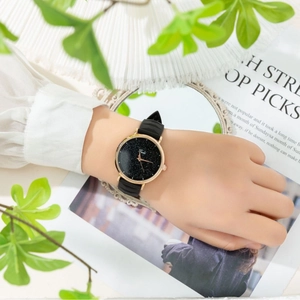 Starry sky women's quartz watch with black silicone strap and rose gold metal case