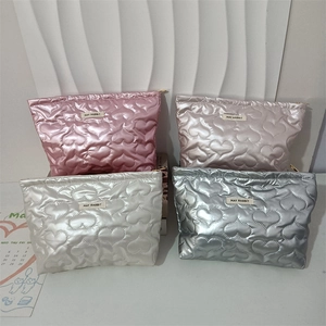 Gestepptes Herzmuster PU Leder Kosmetiktaschen Set in Rosa Gold Weiß Silber