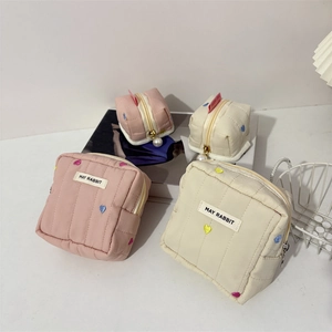Quilted Heart Embroidery Small Pouch For Cosmetics Earphones Sweet Style Polyester Fabric Zipper Closure For Women Girls