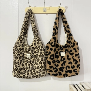Borse tote invernali in peluche con stampa leopardata in morbida ecopelliccia