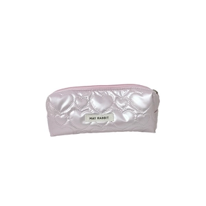 Astuccio rosa trapuntato in pelle PU con etichetta May Rabbit e chiusura a zip
