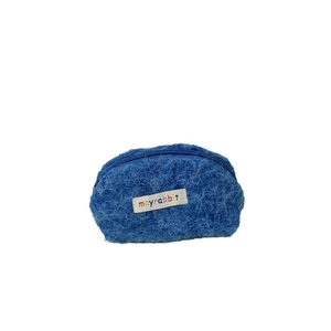 Pochette trucchi in peluche blu a forma di conchiglia con consistenza morbida