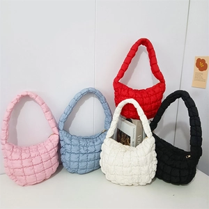 Quilted cloud shoulder bags in five colors with a stylish puffy textured design