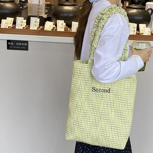 Borsa tote in tela a scacchi gialli e blu con manici a volant e ricamo Second