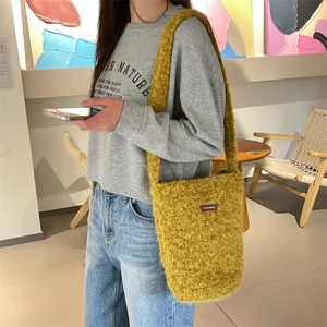 Sac Seau En Peluche Fausse Fourrure Grande Capacité Souple Bandoulière Polyvalent Décontracté Automne Hiver Mode Pour Femmes